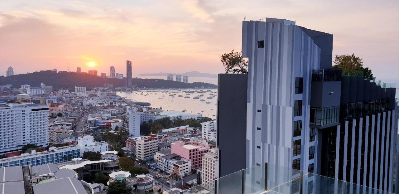 Base Central Pattaya Long Balcony King-Bed With Infinity Pool & Free Netflix! Exterior photo